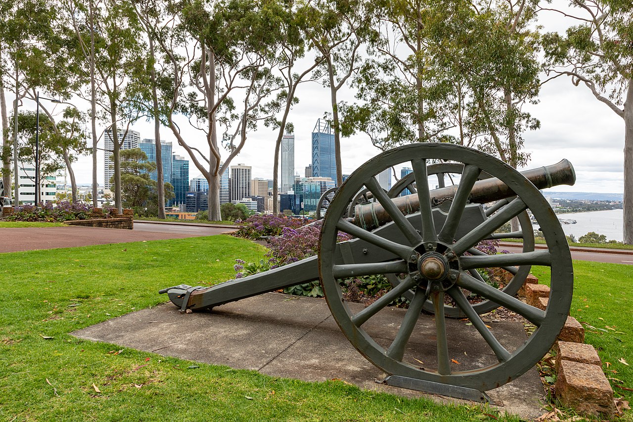 Foto fra Perth - Kings Park, Australia: Perth (AU), Kings Park, Cannon at Queen Victoria Memorial -- -- 0422