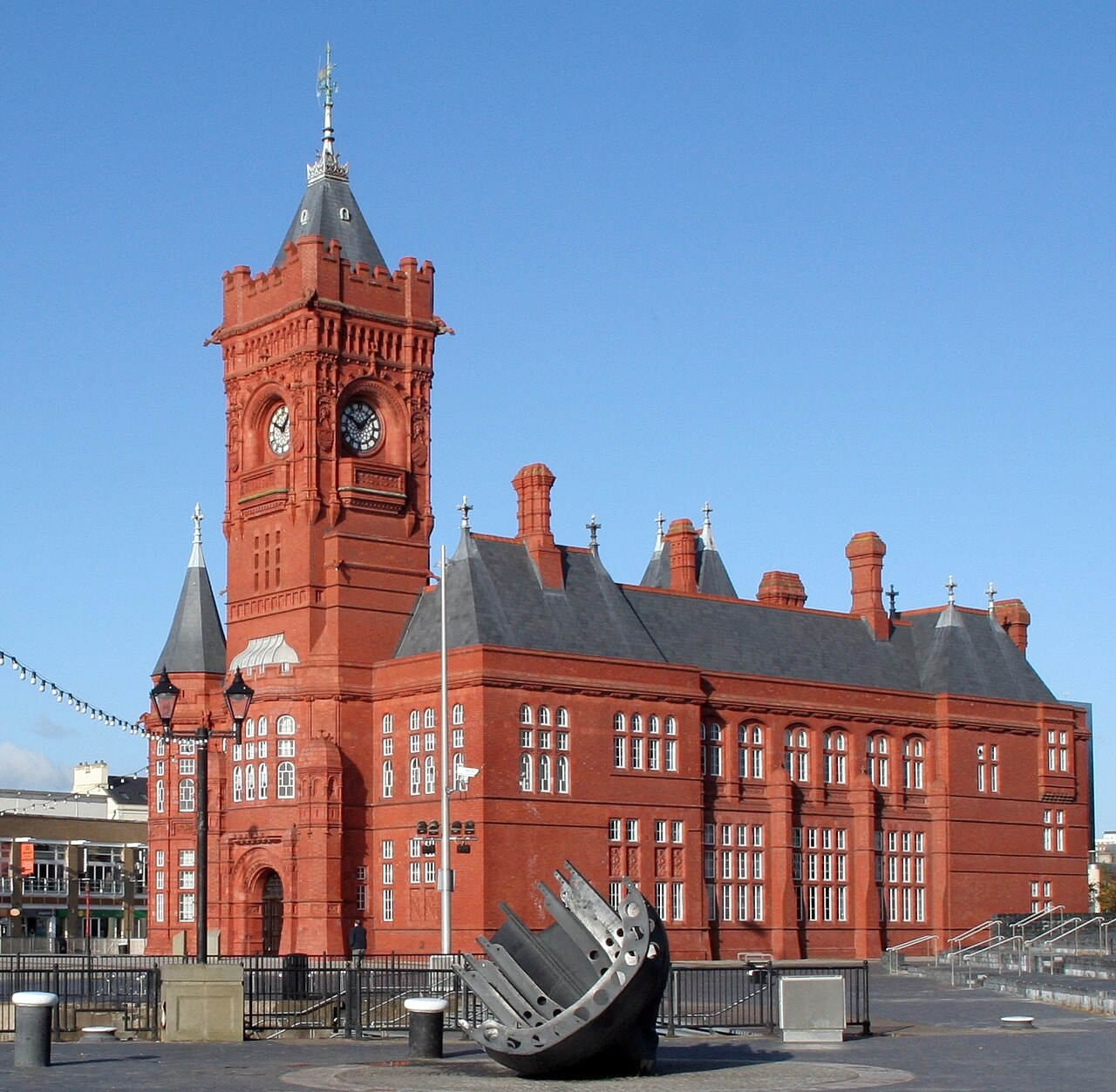 Foto fra Cardiff, Wales – Adeilad y Pierhead, Caerdydd