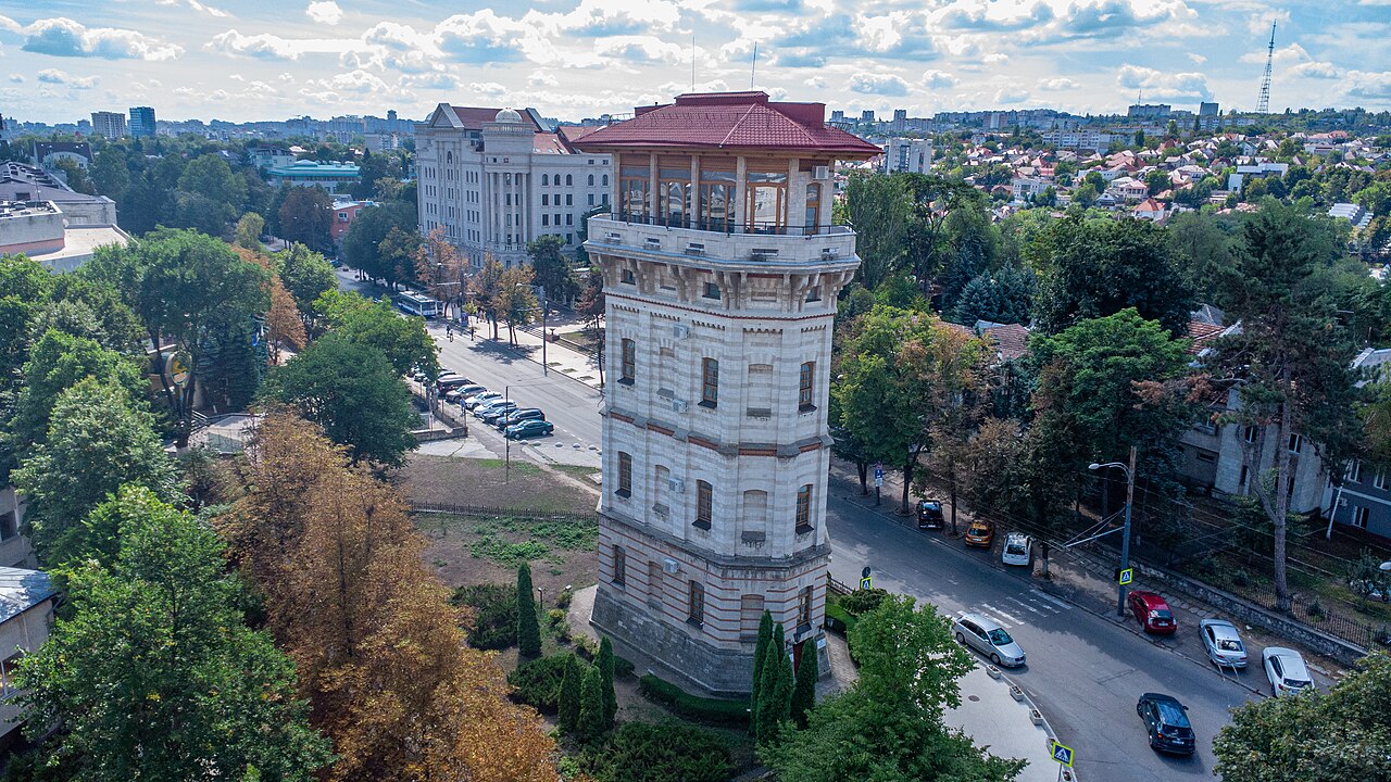 Foto fra Chișinău, Moldova – Clădirea fostului castel de apă cu foișor de foc. Foto 2